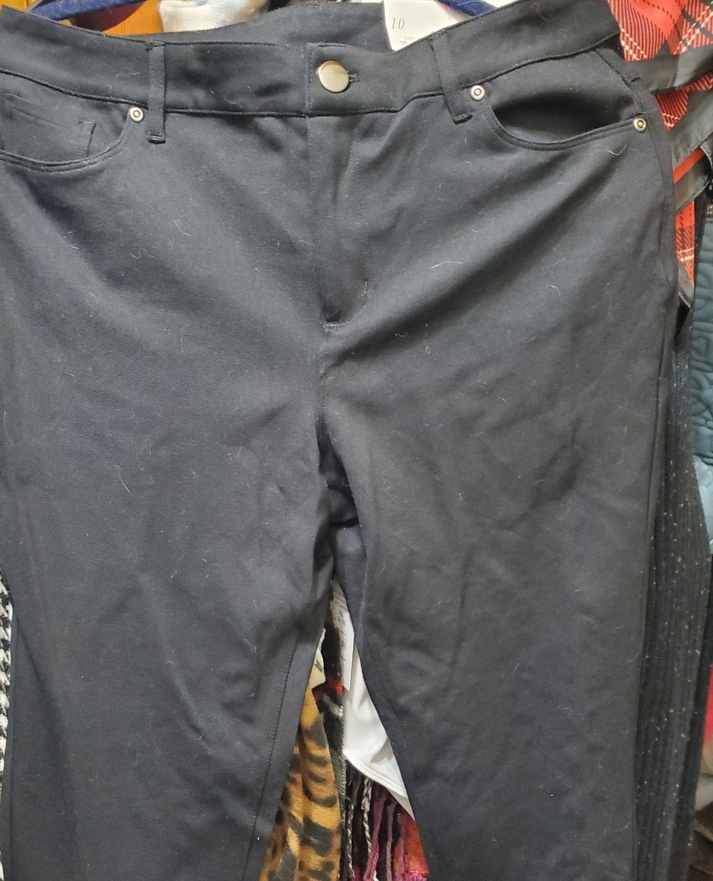 Black Slim Fit Pants..Ankle Length..Skinny/Midrise